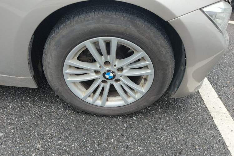Used BMW 3 Series 2014 320Li Fashion Model Right Front Wheel Hub