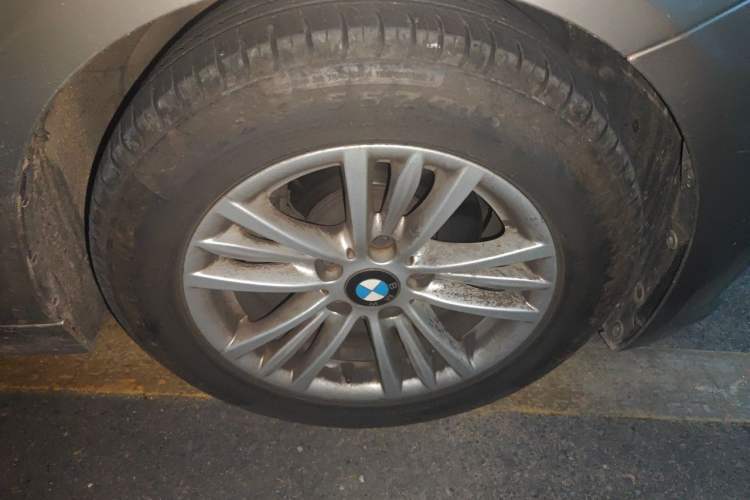 Used BMW 3 Series 2014 320Li Fashion Model Right Front Wheel Hub