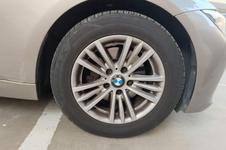 Used BMW 3 Series 2014 320Li Fashion Model Right Front Wheel Hub