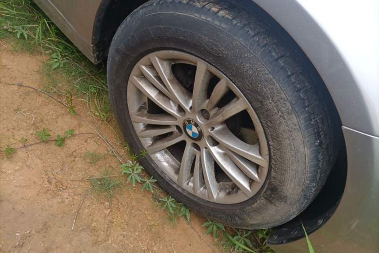 Used BMW 3 Series 2014 320Li Fashion Model Right Front Wheel Hub