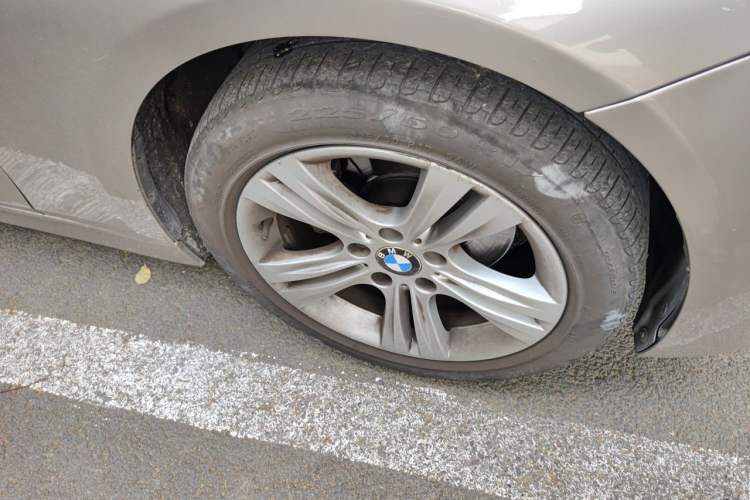 Used BMW 3 Series 2014 320i Sport Design Package Right Front Wheel Hub
