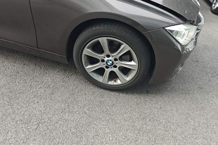 Used BMW 3 Series 2014 328Li Fashion Model Right Front Wheel Hub