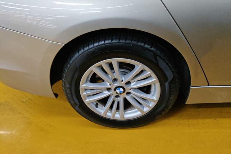 Used BMW 3 Series 2014 320Li Fashion Model Right Rear Wheel Hub