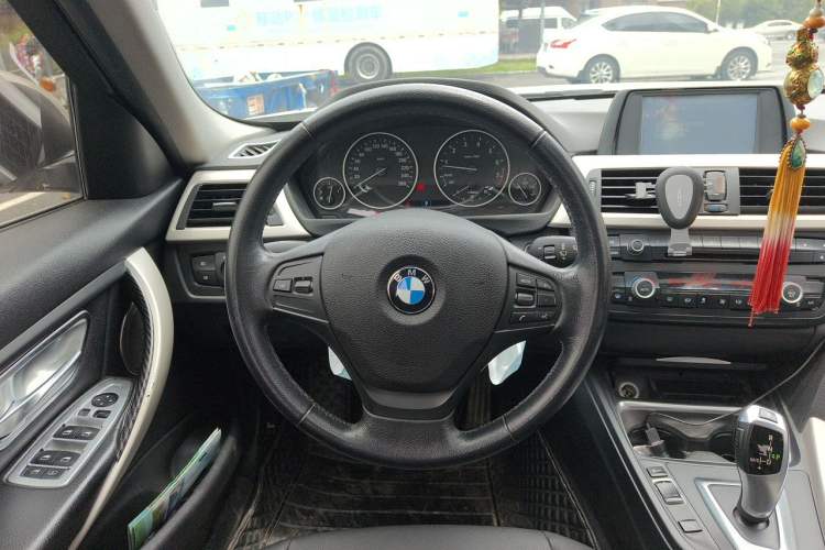 Used BMW 3 Series 2014 320Li Fashion Model Steering Wheel