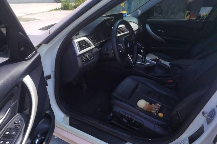 Used BMW 3 Series 2014 320i Sport Edition Driver Seat