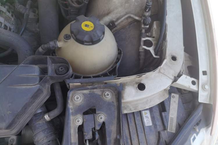 Used BMW 3 Series 2014 320i Sport Edition Engine Bay Left