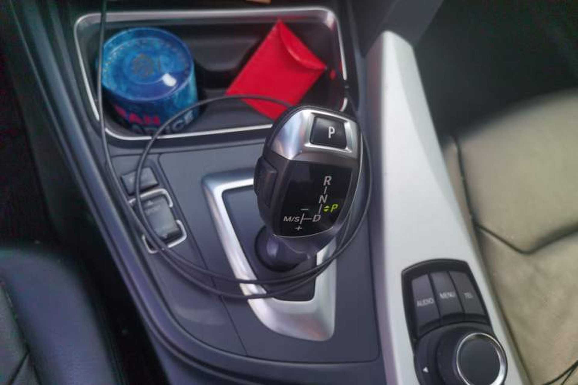 Used BMW 3 Series 2014 320i Sport Edition Gear Lever