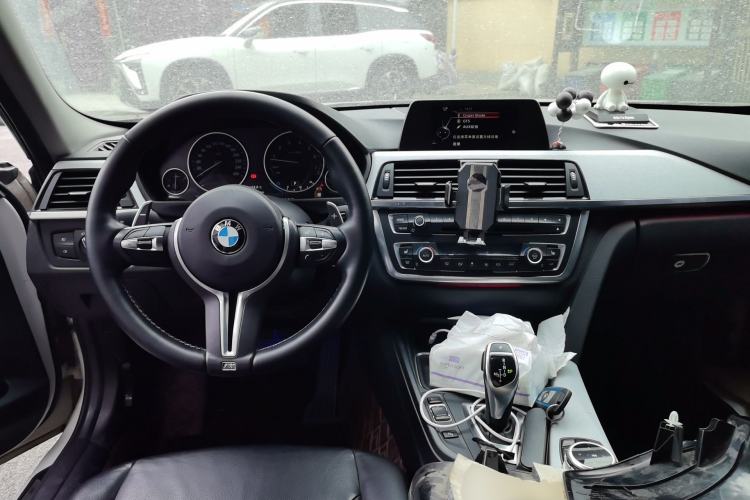 Used BMW 3 Series 2014 320Li Luxury Design Package Center Console