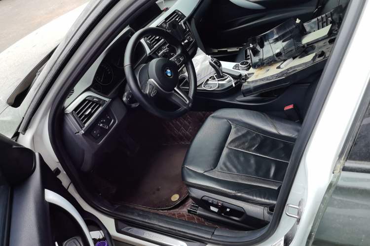 Used BMW 3 Series 2014 320Li Luxury Design Package Driver Seat