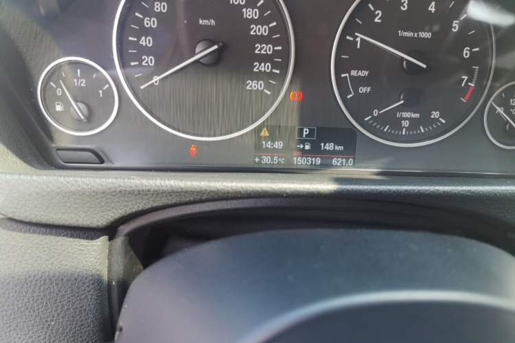 Used BMW 3 Series 2014 320i Sport Edition Odometer Close Up