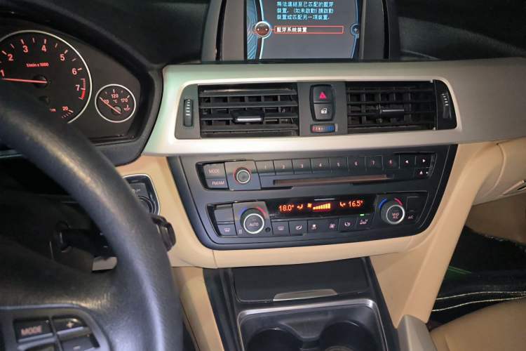 Used BMW 3 Series 2014 320Li Fashion Model Audio And AC Panel