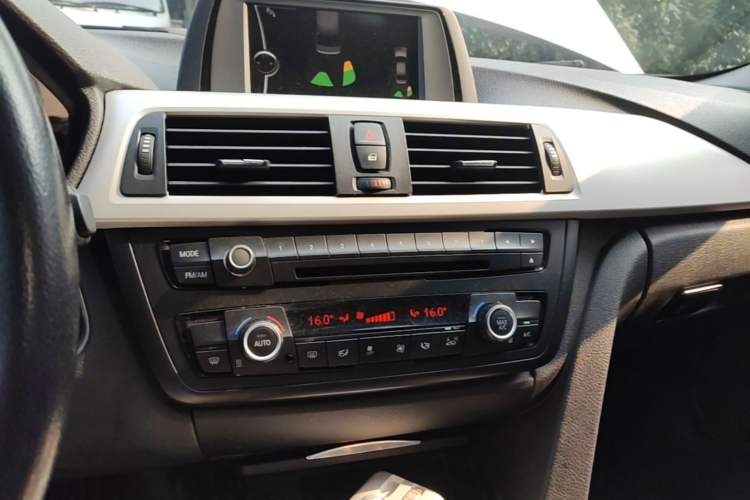 Used BMW 3 Series 2014 320Li Fashion Model Audio And AC Panel