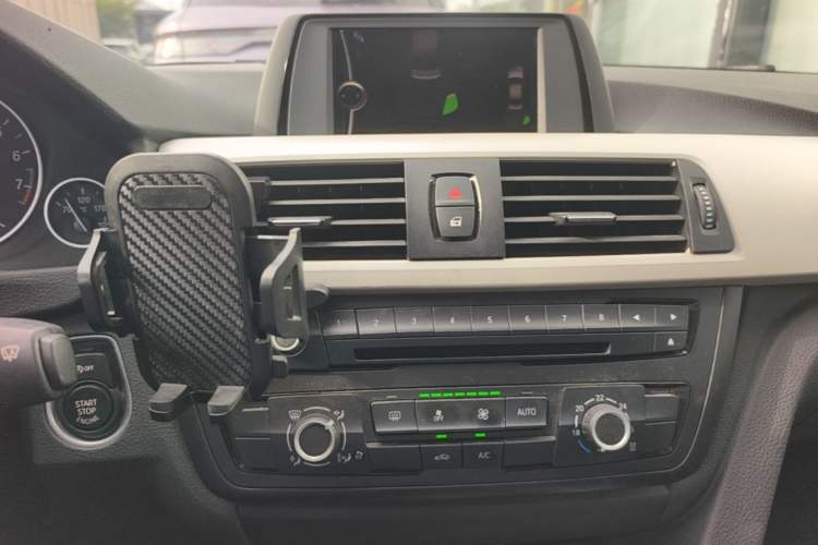Used BMW 3 Series 2014 320i Active Edition Audio And AC Panel