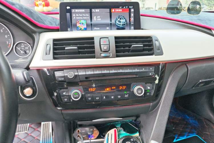 Used BMW 3 Series 2014 320i Sport Edition Audio And AC Panel