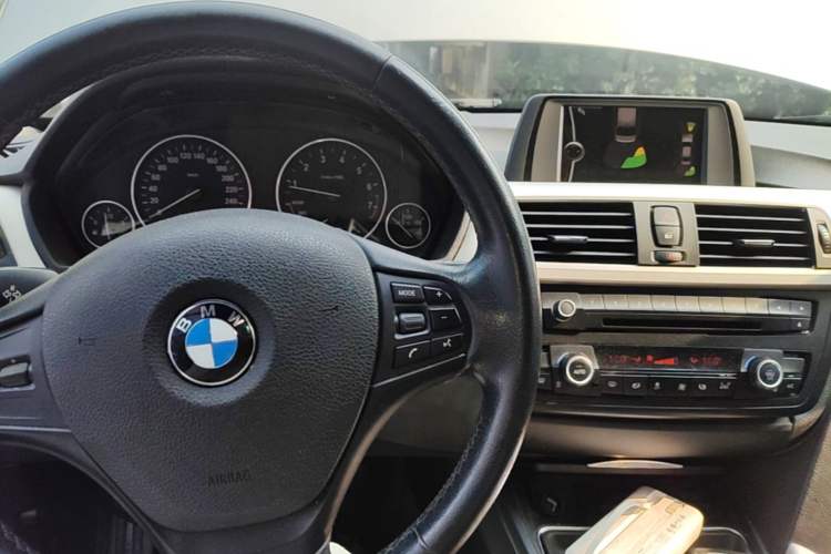 Used BMW 3 Series 2014 320Li Fashion Model Center Console