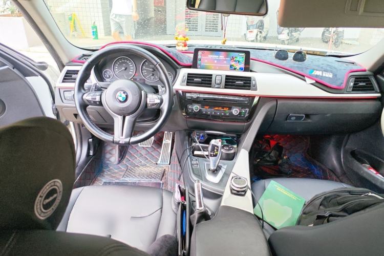 Used BMW 3 Series 2014 320i Sport Edition Center Console
