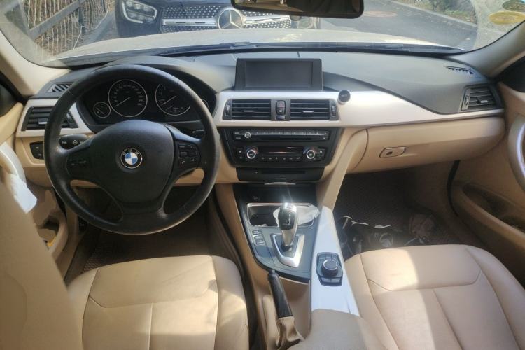 Used BMW 3 Series 2014 320i Sport Edition Center Console
