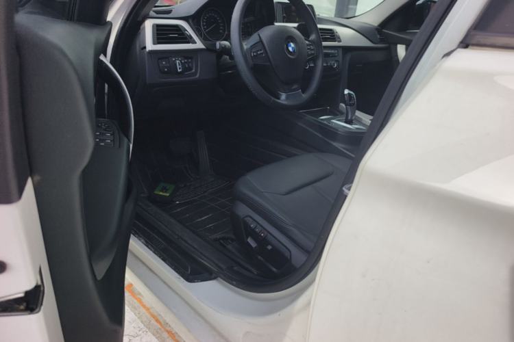 Used BMW 3 Series 2014 320i Active Edition Driver Seat