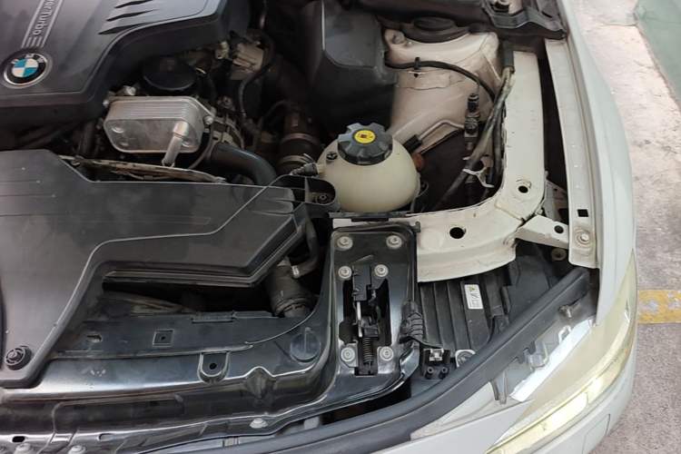 Used BMW 3 Series 2014 320Li Fashion Model Engine Bay Left