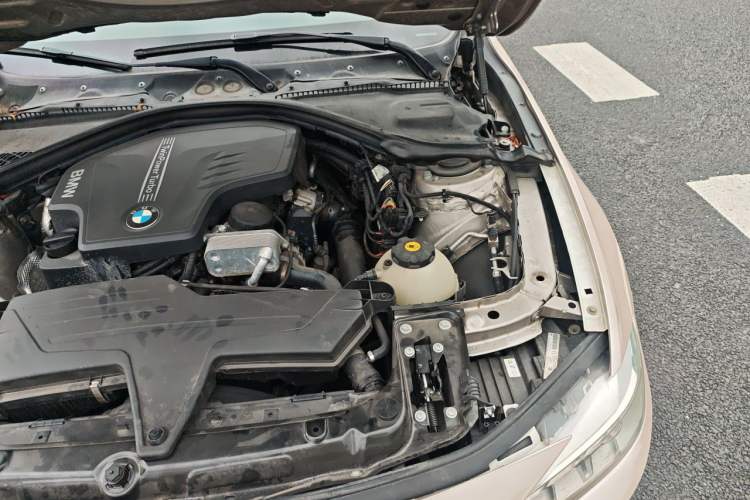 Used BMW 3 Series 2014 320Li Fashion Model Engine Bay Left
