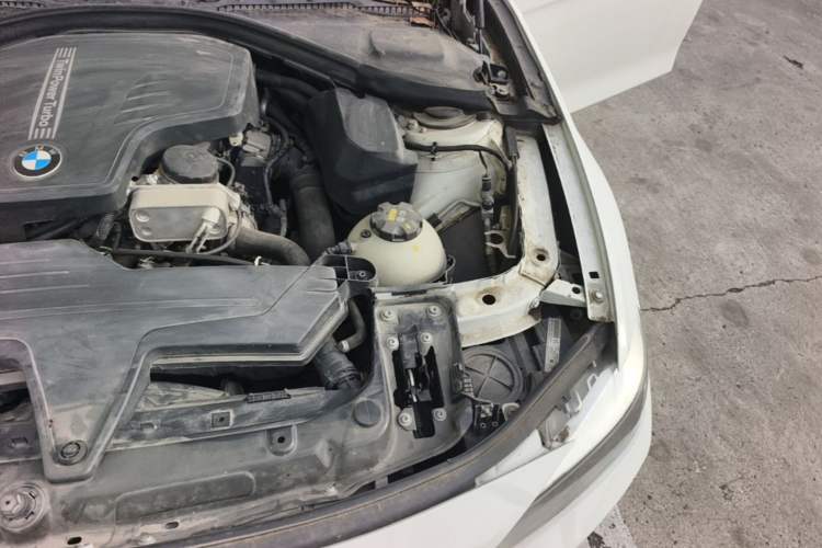 Used BMW 3 Series 2014 320i Active Edition Engine Bay Left