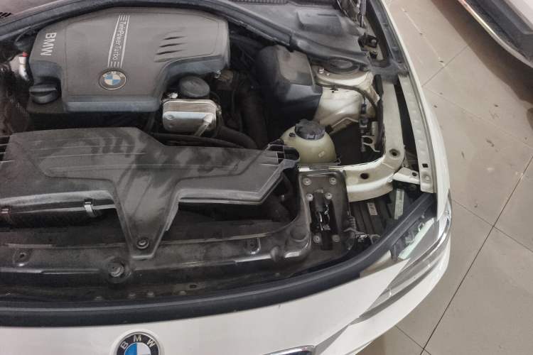 Used BMW 3 Series 2014 320Li Fashion Model Engine Bay Left