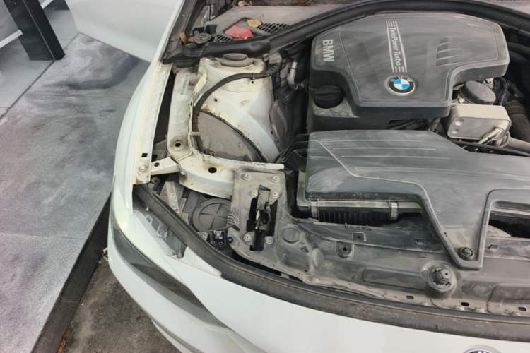 Used BMW 3 Series 2014 320i Active Edition Engine Bay Right