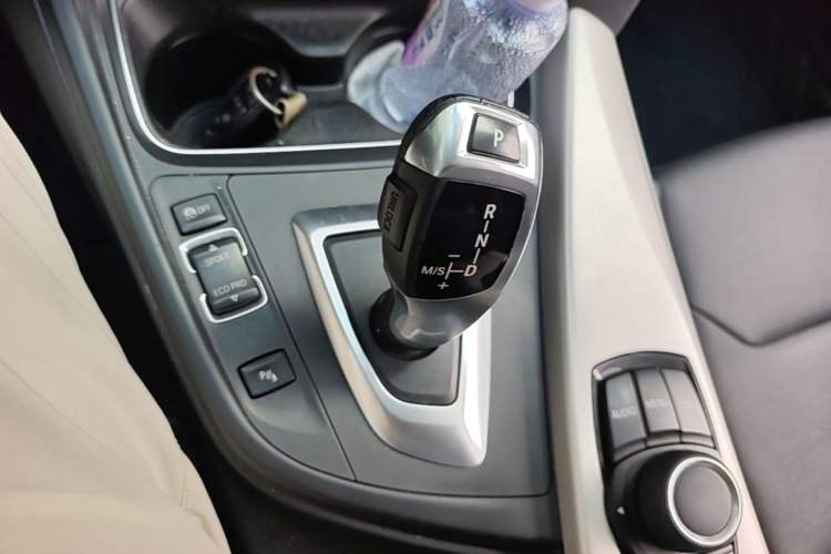 Used BMW 3 Series 2014 320Li Fashion Model Gear Lever