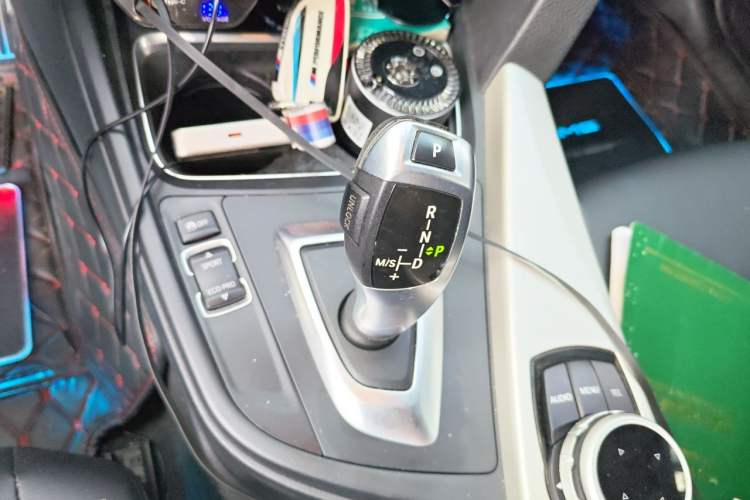 Used BMW 3 Series 2014 320i Sport Edition Gear Lever