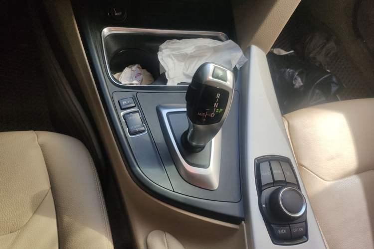 Used BMW 3 Series 2014 320i Sport Edition Gear Lever