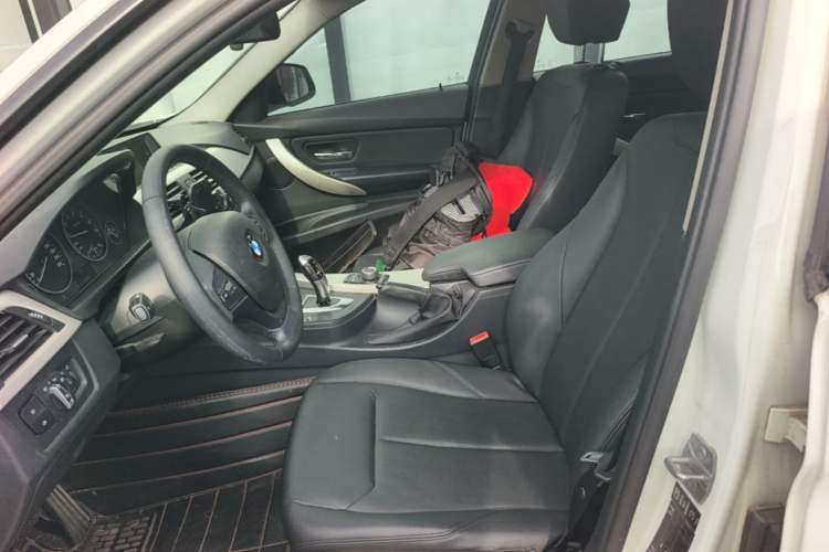 Used BMW 3 Series 2014 320i Active Edition Left Front Seat