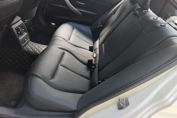 Used BMW 3 Series 2014 320Li Fashion Model Left Rear Seat