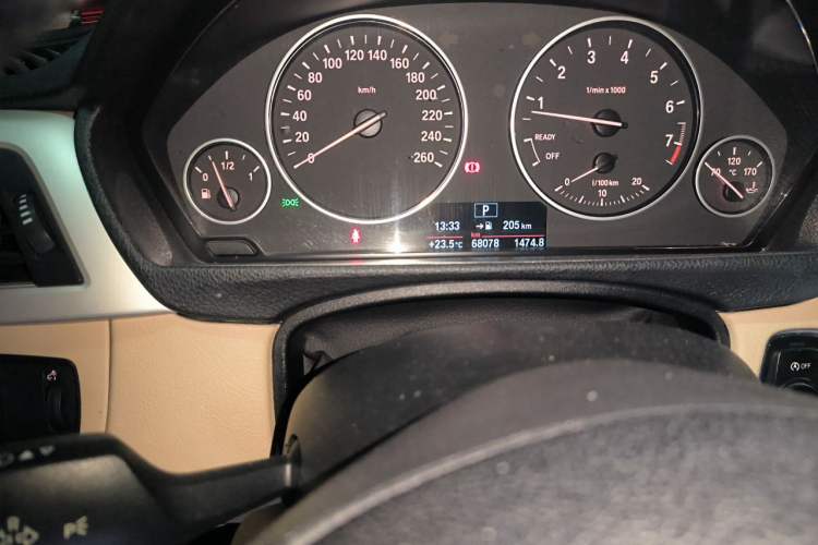 Used BMW 3 Series 2014 320Li Fashion Model Odometer Close Up