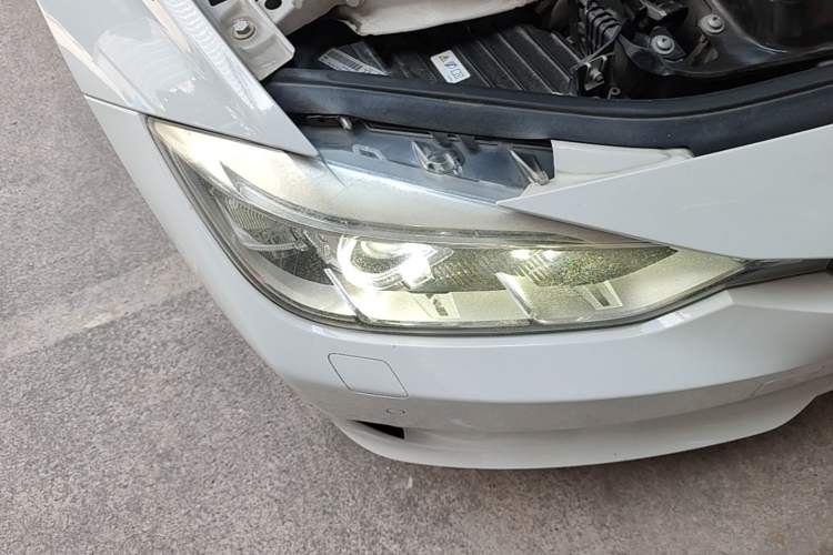 Used BMW 3 Series 2014 320Li Fashion Model Right Front Headlight