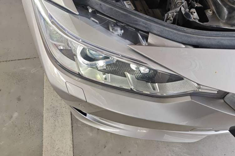 Used BMW 3 Series 2014 328Li Luxury Design Package Right Front Headlight