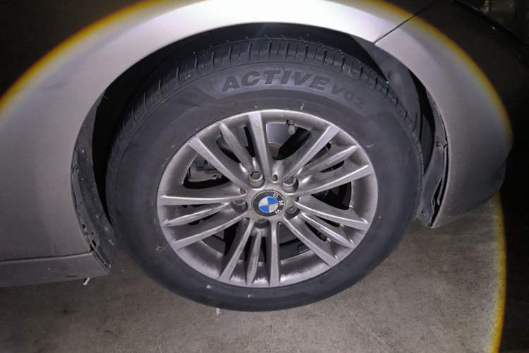Used BMW 3 Series 2014 320Li Fashion Model Right Front Wheel Hub