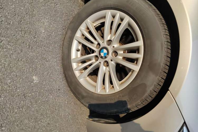 Used BMW 3 Series 2014 320Li Fashion Model Right Front Wheel Hub