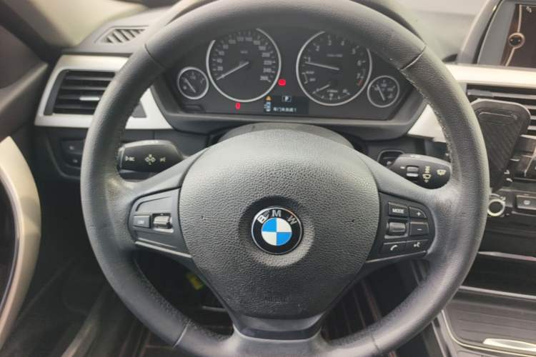 Used BMW 3 Series 2014 320i Active Edition Steering Wheel