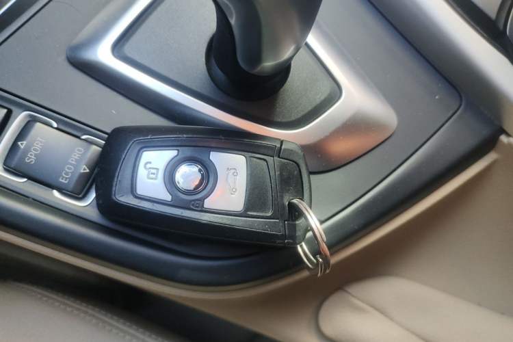 Used BMW 3 Series 2014 320i Sport Edition Vehicle Key