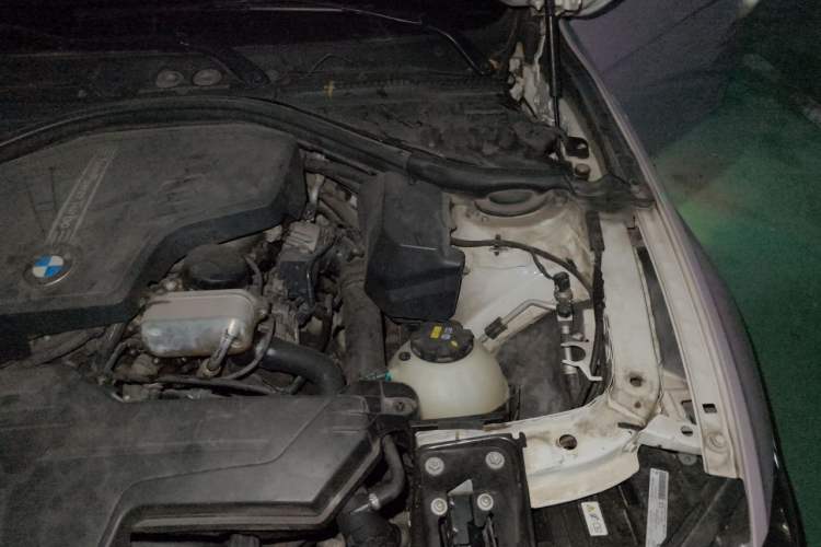 Used BMW 3 Series 2014 320Li Fashion Model Engine Bay Left