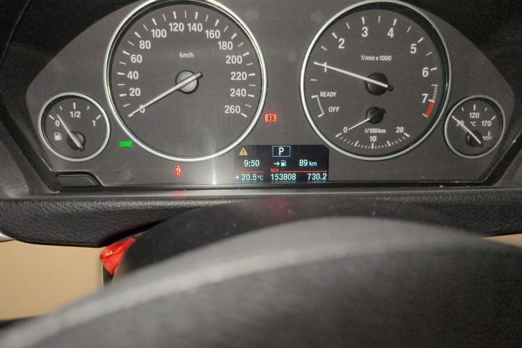 Used BMW 3 Series 2014 320Li Fashion Model Odometer Close Up