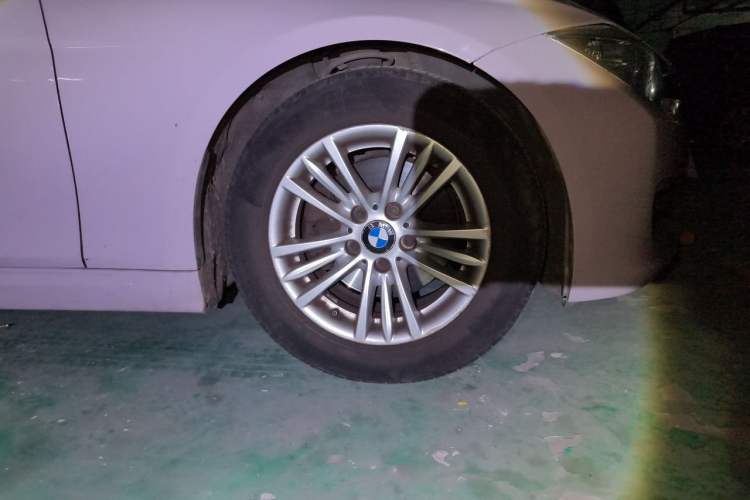 Used BMW 3 Series 2014 320Li Fashion Model Right Front Wheel Hub