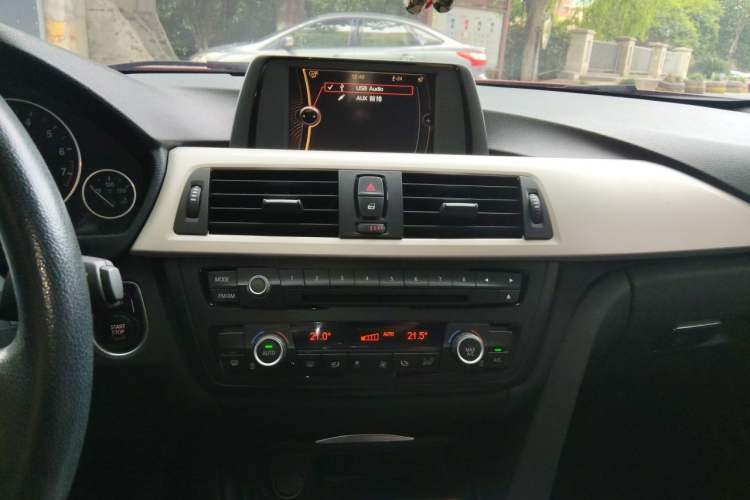 Used BMW 3 Series 2014 320Li Fashion Model Audio And AC Panel