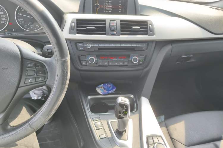 Used BMW 3 Series 2014 320Li Fashion Model Audio And AC Panel