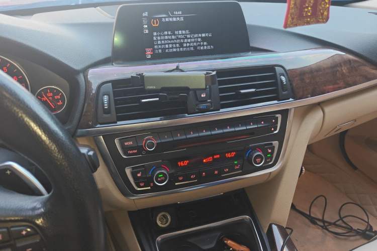 Used BMW 3 Series 2014 320Li Luxury Design Package Audio And AC Panel
