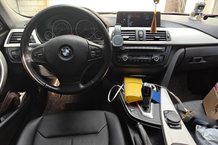 Used BMW 3 Series 2014 320Li Fashion Model Center Console