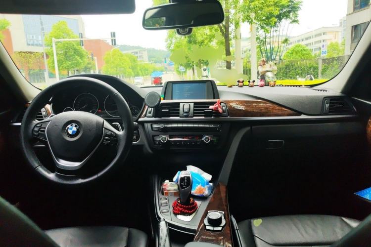 Used BMW 3 Series 2014 328Li Fashion Model Center Console