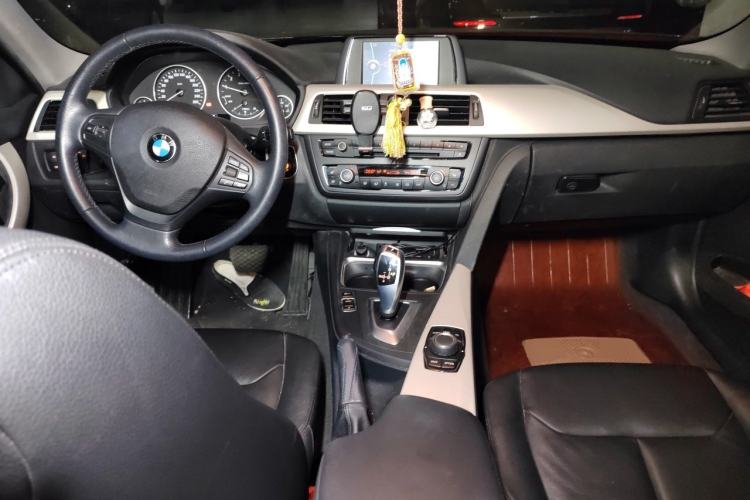 Used BMW 3 Series 2014 320Li Fashion Model Center Console