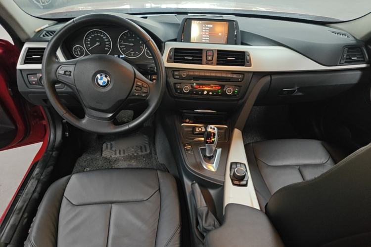 Used BMW 3 Series 2014 320i Sport Edition Center Console