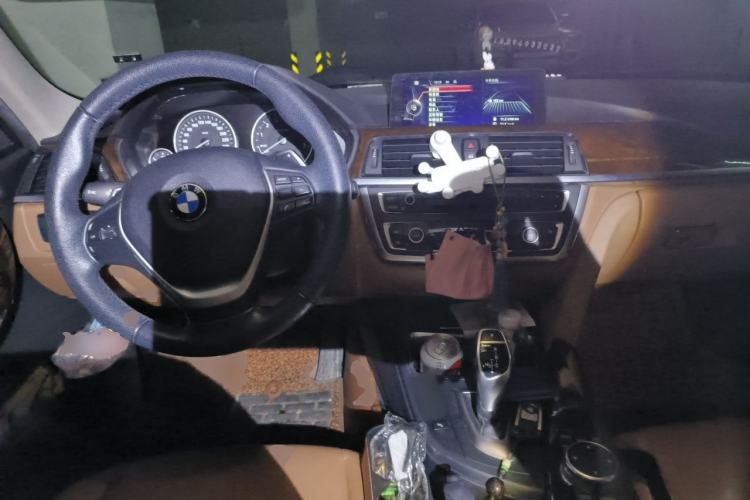 Used BMW 3 Series 2014 320i Sport Design Package Center Console